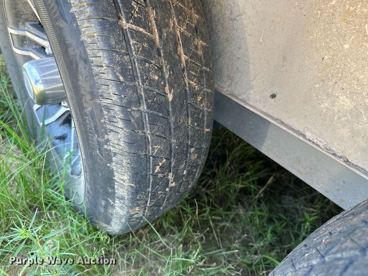 image for item OG9152 2018 Universal Exiss 724  horse trailer