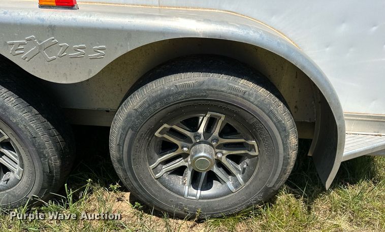 image for item OG9152 2018 Universal Exiss 724  horse trailer