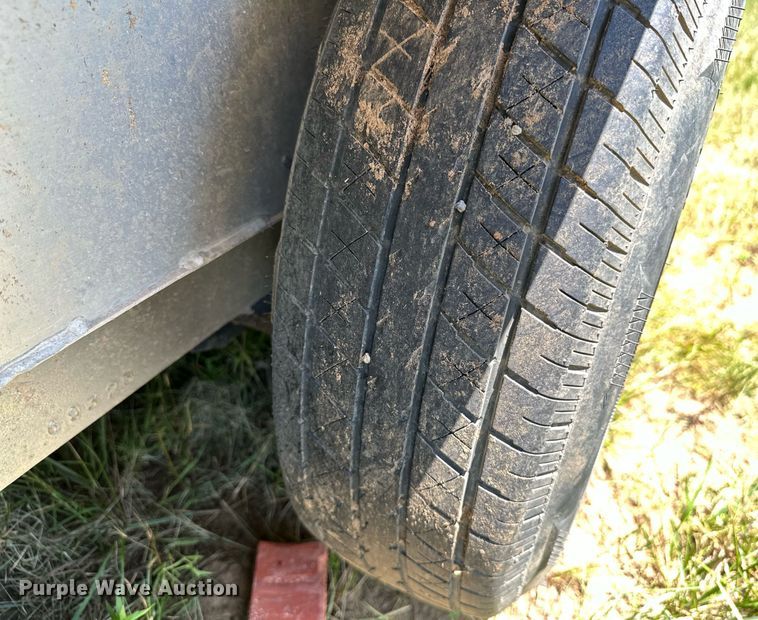 image for item OG9152 2018 Universal Exiss 724  horse trailer