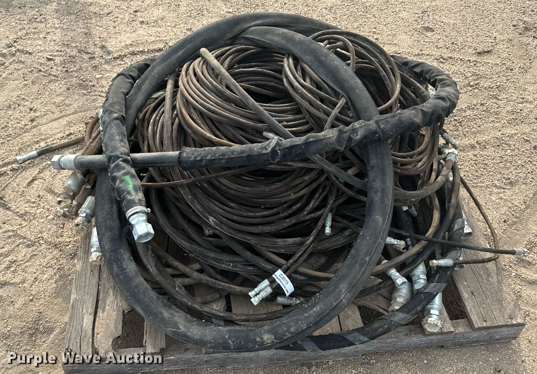 Hydraulic hoses in Kinsley, KS Item OC9375 sold Purple Wave