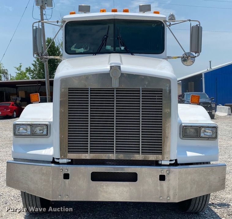 image for item DI7817 1995 Kenworth T800 semi truck