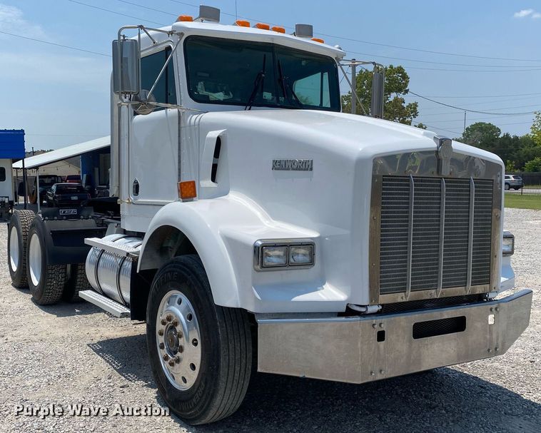 image for item DI7817 1995 Kenworth T800 semi truck