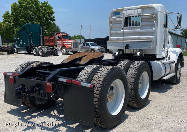 image for item DI7817 1995 Kenworth T800 semi truck