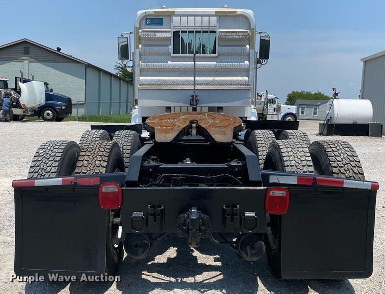 image for item DI7817 1995 Kenworth T800 semi truck