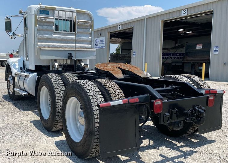 image for item DI7817 1995 Kenworth T800 semi truck