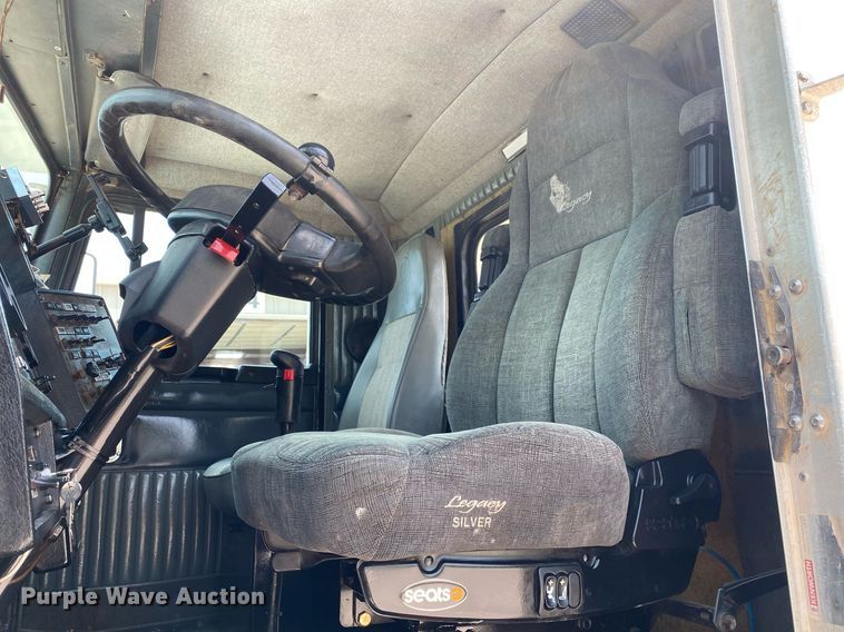 image for item DI7817 1995 Kenworth T800 semi truck