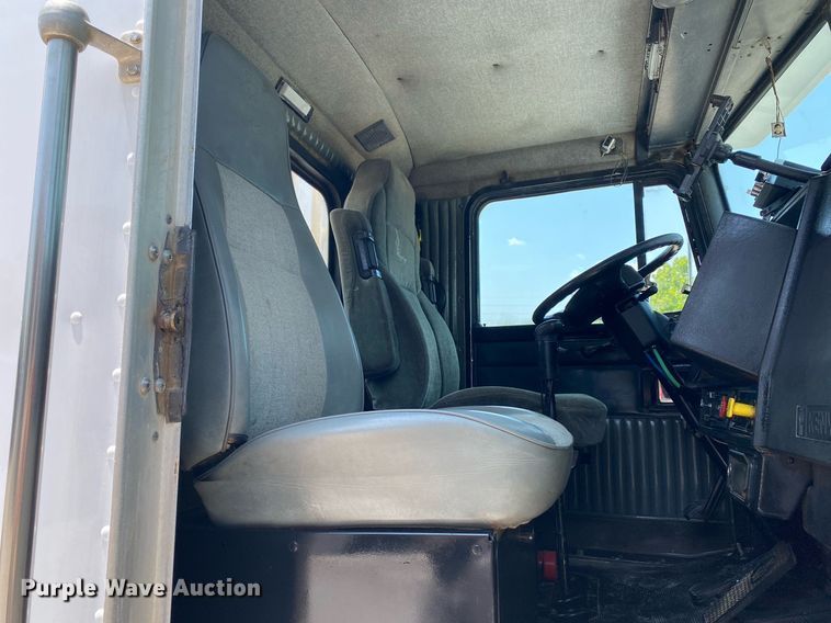 image for item DI7817 1995 Kenworth T800 semi truck