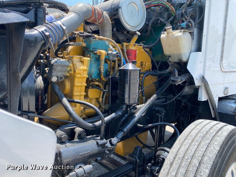 image for item DI7817 1995 Kenworth T800 semi truck