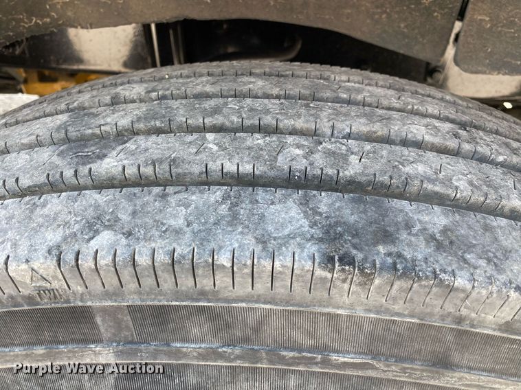 image for item DI7817 1995 Kenworth T800 semi truck