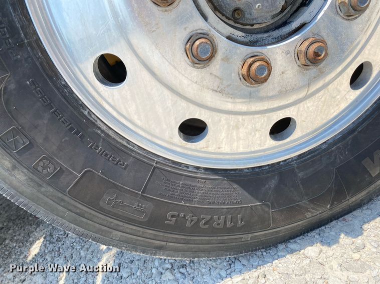 image for item DI7817 1995 Kenworth T800 semi truck