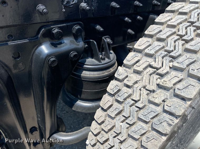 image for item DI7817 1995 Kenworth T800 semi truck