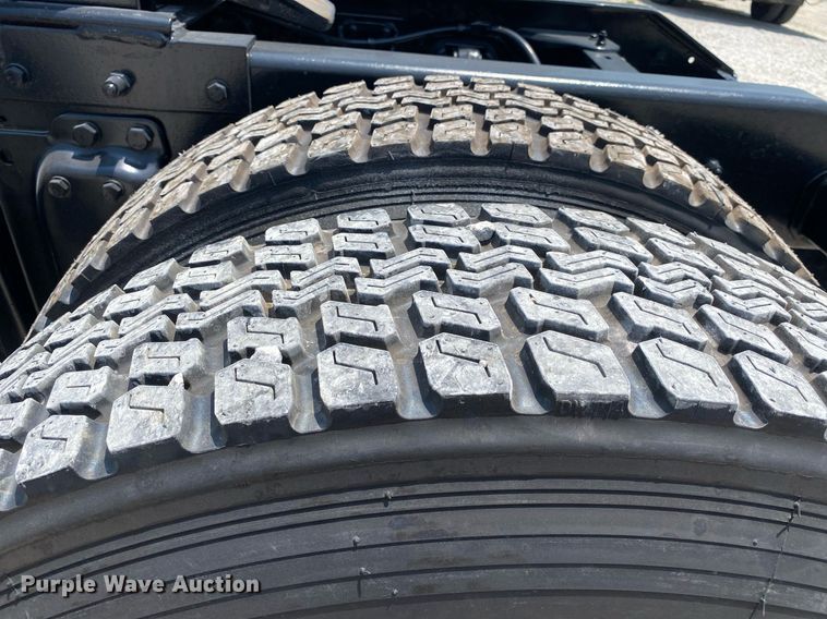 image for item DI7817 1995 Kenworth T800 semi truck