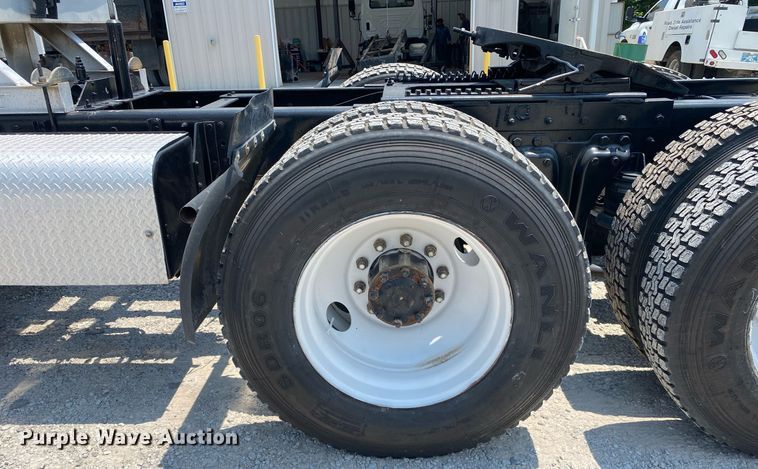 image for item DI7817 1995 Kenworth T800 semi truck