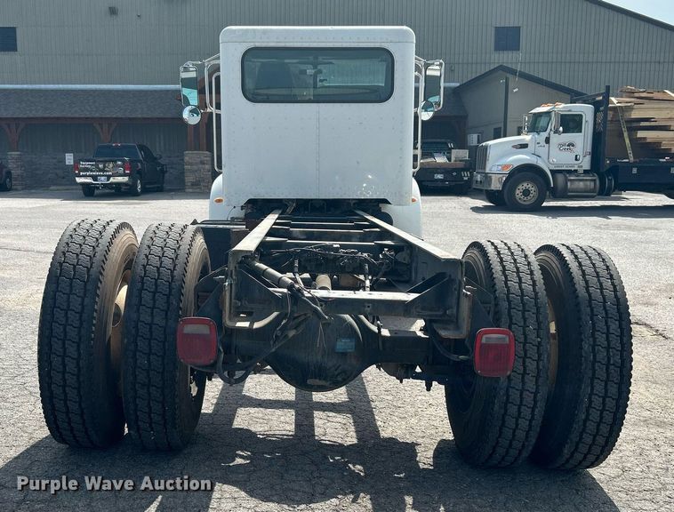 image for item DI7948 2009 Peterbilt 335  truck cab and chassis