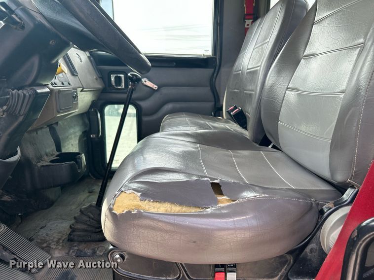 image for item DI7948 2009 Peterbilt 335  truck cab and chassis