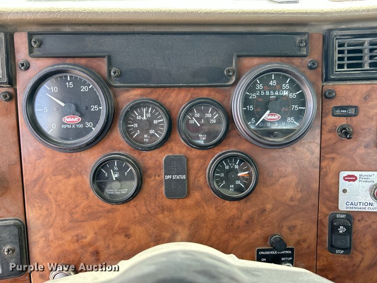 image for item DI7948 2009 Peterbilt 335  truck cab and chassis