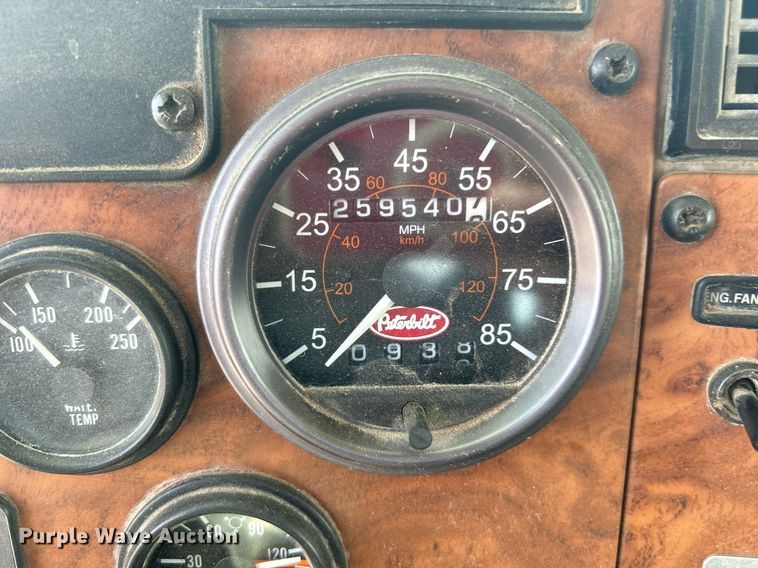 image for item DI7948 2009 Peterbilt 335  truck cab and chassis