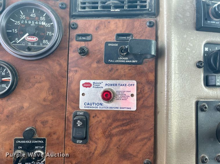 image for item DI7948 2009 Peterbilt 335  truck cab and chassis