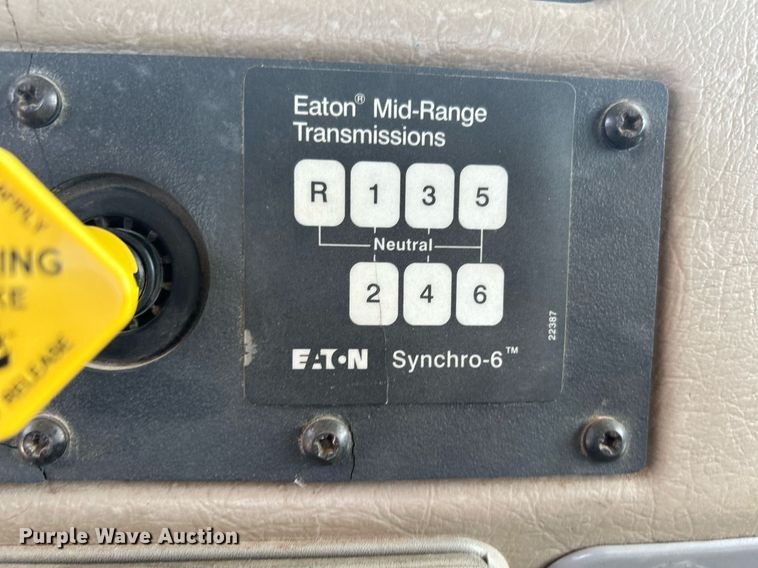 image for item DI7948 2009 Peterbilt 335  truck cab and chassis