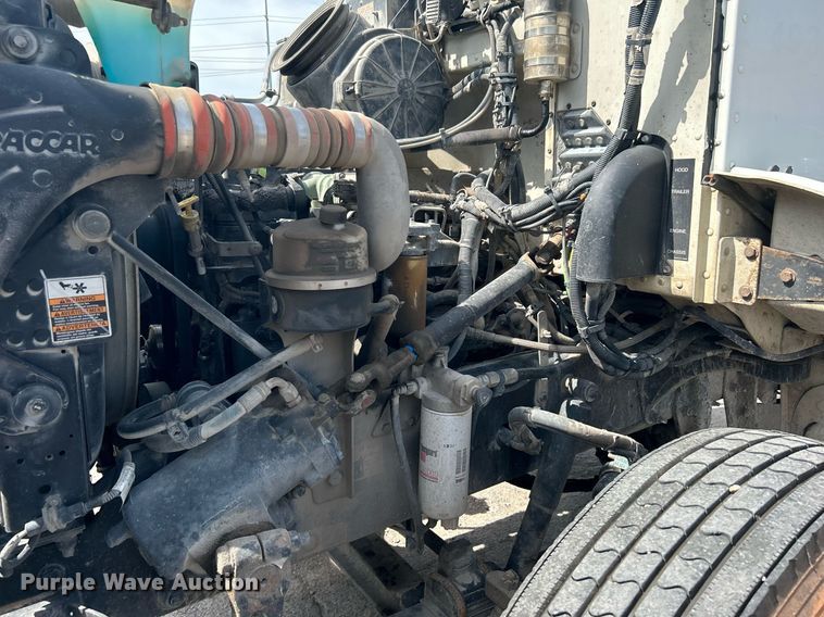 image for item DI7948 2009 Peterbilt 335  truck cab and chassis