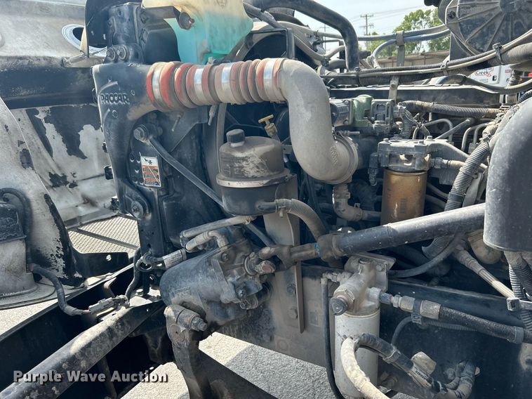 image for item DI7948 2009 Peterbilt 335  truck cab and chassis