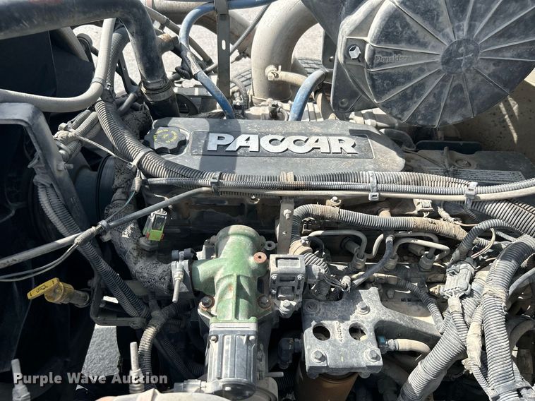 image for item DI7948 2009 Peterbilt 335  truck cab and chassis