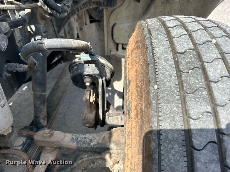 image for item DI7948 2009 Peterbilt 335  truck cab and chassis