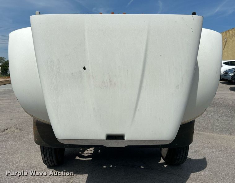 image for item DI7948 2009 Peterbilt 335  truck cab and chassis