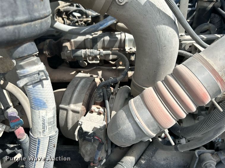 image for item DI7948 2009 Peterbilt 335  truck cab and chassis