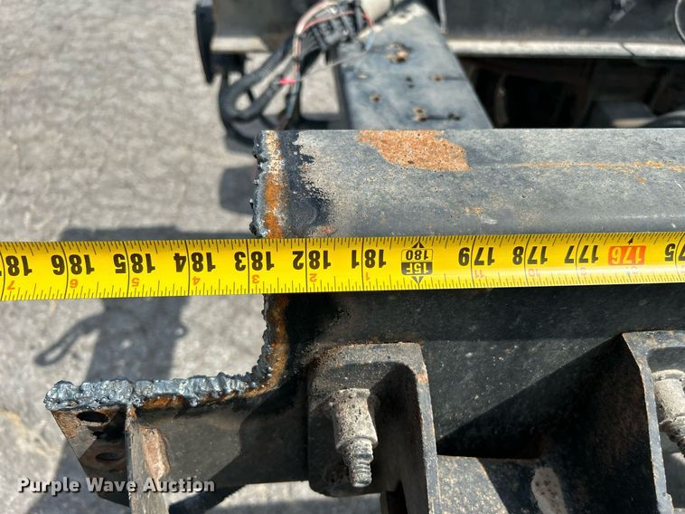 image for item DI7948 2009 Peterbilt 335  truck cab and chassis