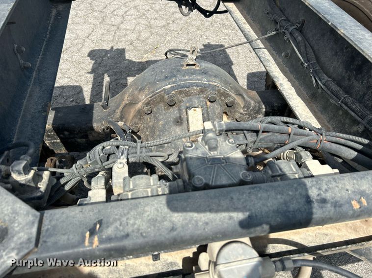 image for item DI7948 2009 Peterbilt 335  truck cab and chassis