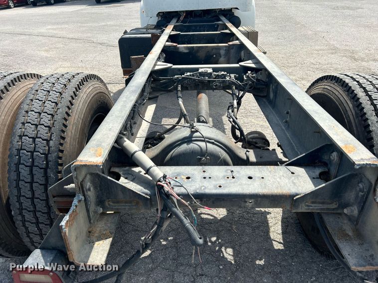 image for item DI7948 2009 Peterbilt 335  truck cab and chassis