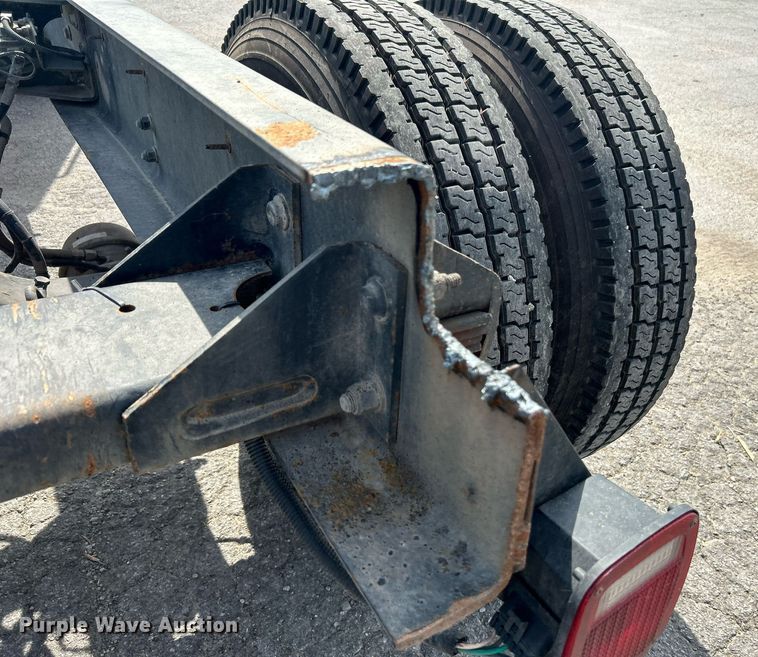 image for item DI7948 2009 Peterbilt 335  truck cab and chassis