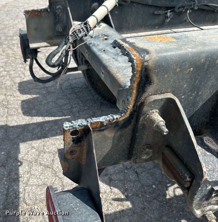 image for item DI7948 2009 Peterbilt 335  truck cab and chassis