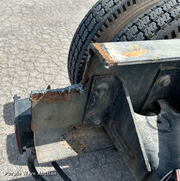 image for item DI7948 2009 Peterbilt 335  truck cab and chassis