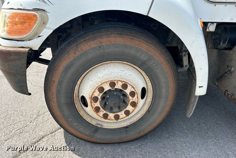 image for item DI7948 2009 Peterbilt 335  truck cab and chassis