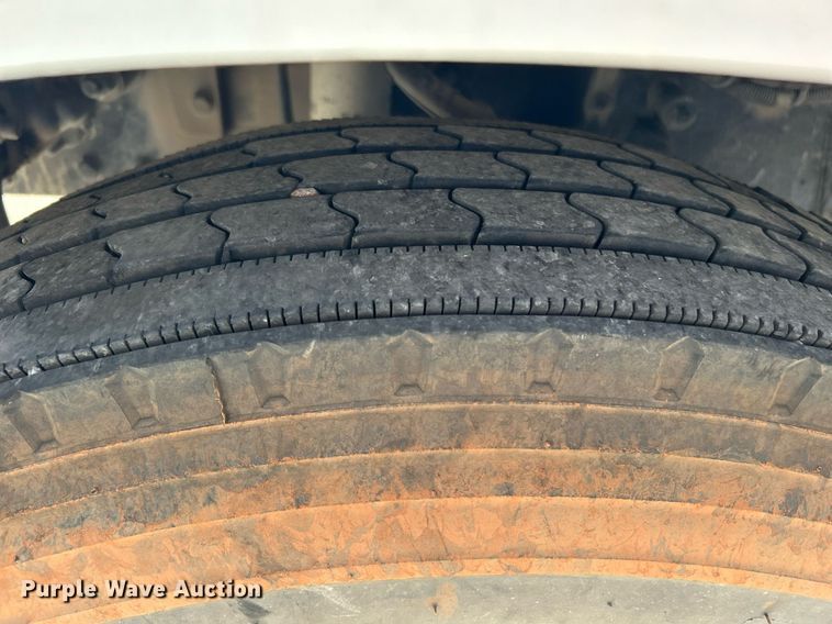 image for item DI7948 2009 Peterbilt 335  truck cab and chassis