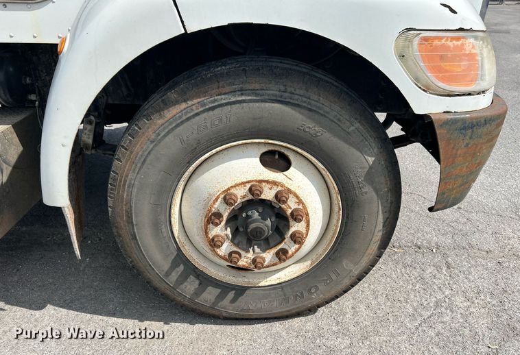 image for item DI7948 2009 Peterbilt 335  truck cab and chassis