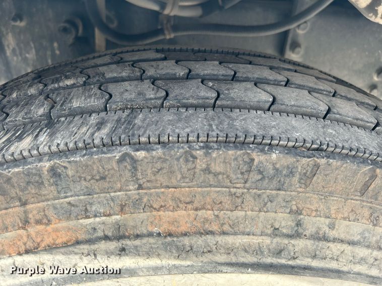 image for item DI7948 2009 Peterbilt 335  truck cab and chassis