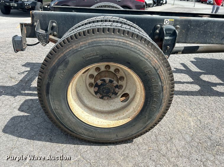 image for item DI7948 2009 Peterbilt 335  truck cab and chassis