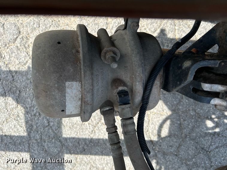 image for item DI7948 2009 Peterbilt 335  truck cab and chassis