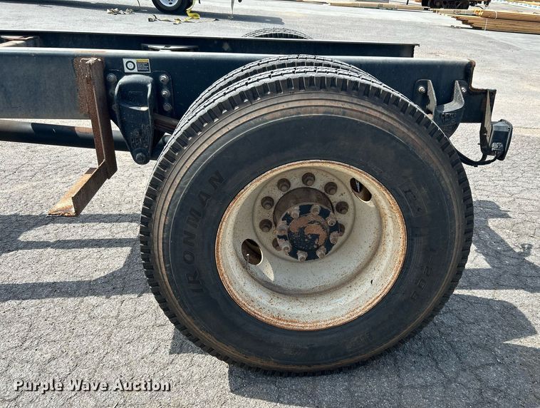 image for item DI7948 2009 Peterbilt 335  truck cab and chassis