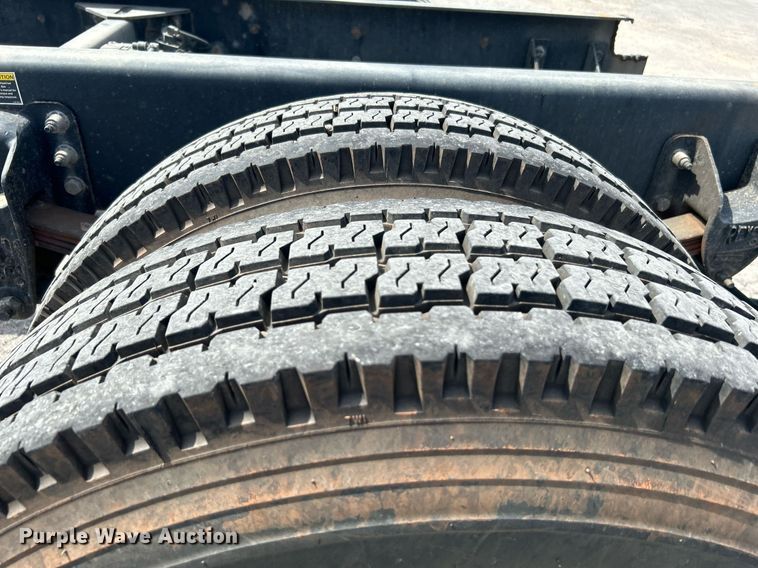 image for item DI7948 2009 Peterbilt 335  truck cab and chassis