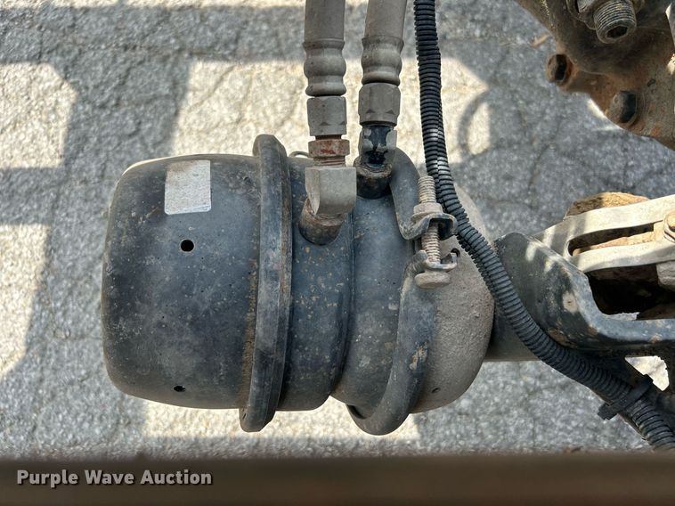 image for item DI7948 2009 Peterbilt 335  truck cab and chassis