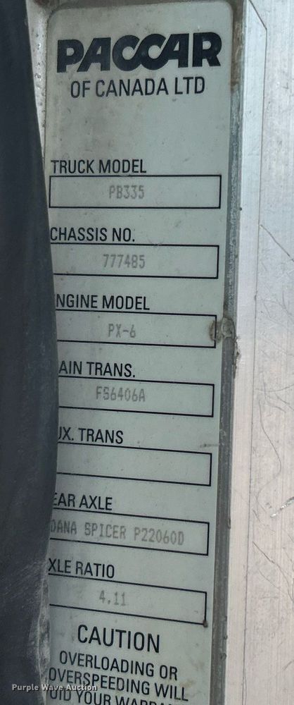 image for item DI7948 2009 Peterbilt 335  truck cab and chassis