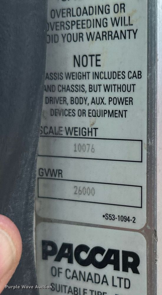 image for item DI7948 2009 Peterbilt 335  truck cab and chassis