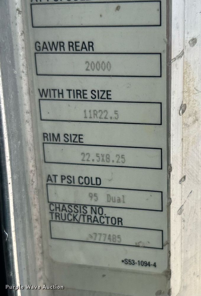 image for item DI7948 2009 Peterbilt 335  truck cab and chassis