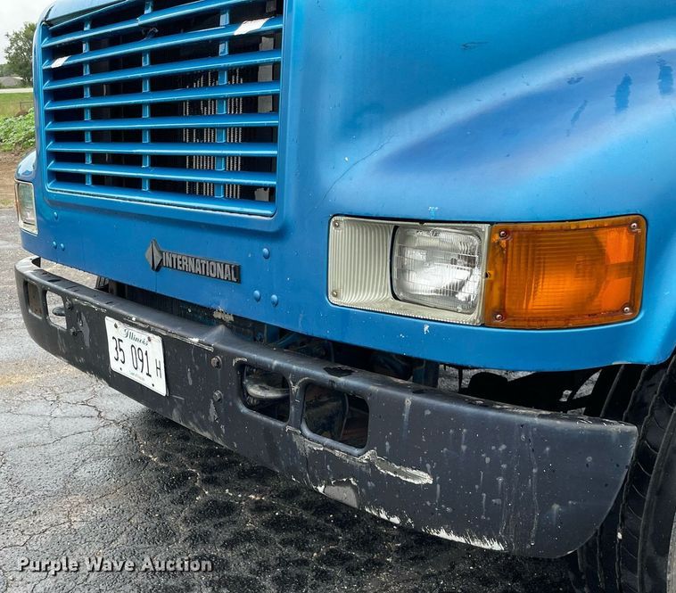 image for item DL3965 1998 International 4700  box truck