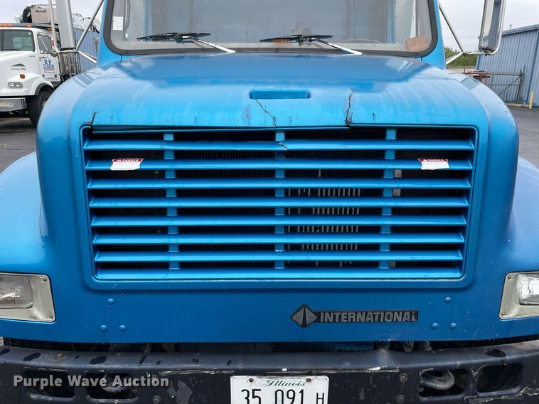 image for item DL3965 1998 International 4700  box truck