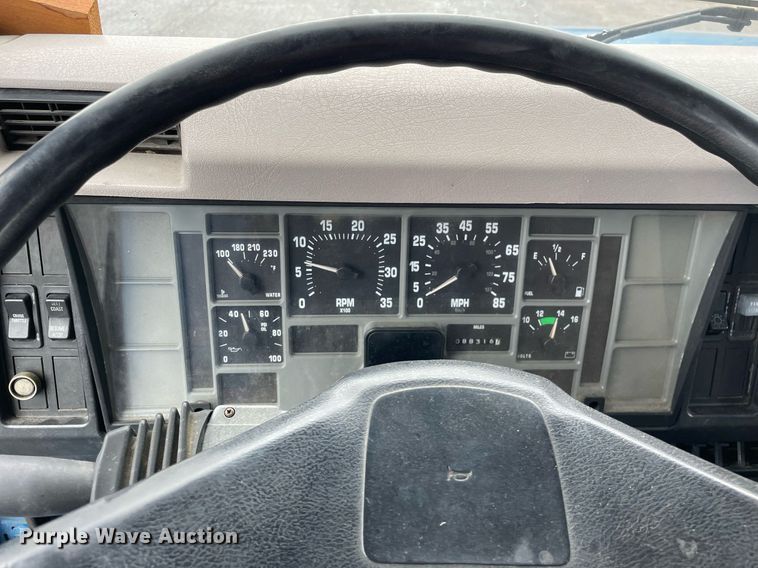 image for item DL3965 1998 International 4700  box truck